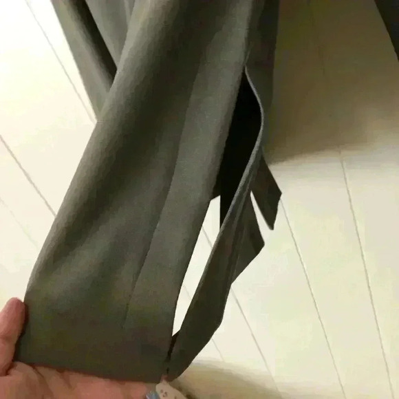 Lord & Taylor Women’s Button Down Polyester Top Size 6P - Picture 4 of 6